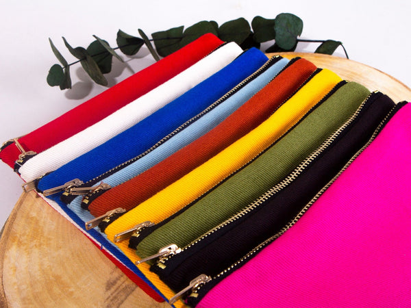 Personalized Clutch Bag – Custom Makeup & Bridesmaid Zip Pouch — print detail | Pamusan